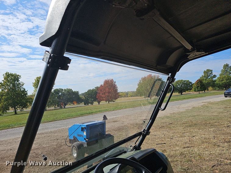 image for item NJ9984 2013 John Deere XUV Gator  utility vehicle