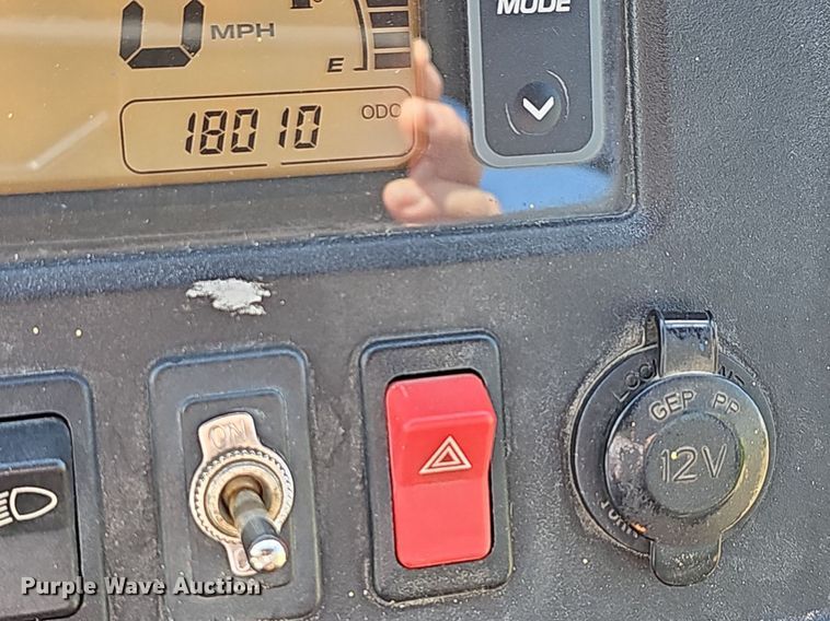 image for item NJ9984 2013 John Deere XUV Gator  utility vehicle