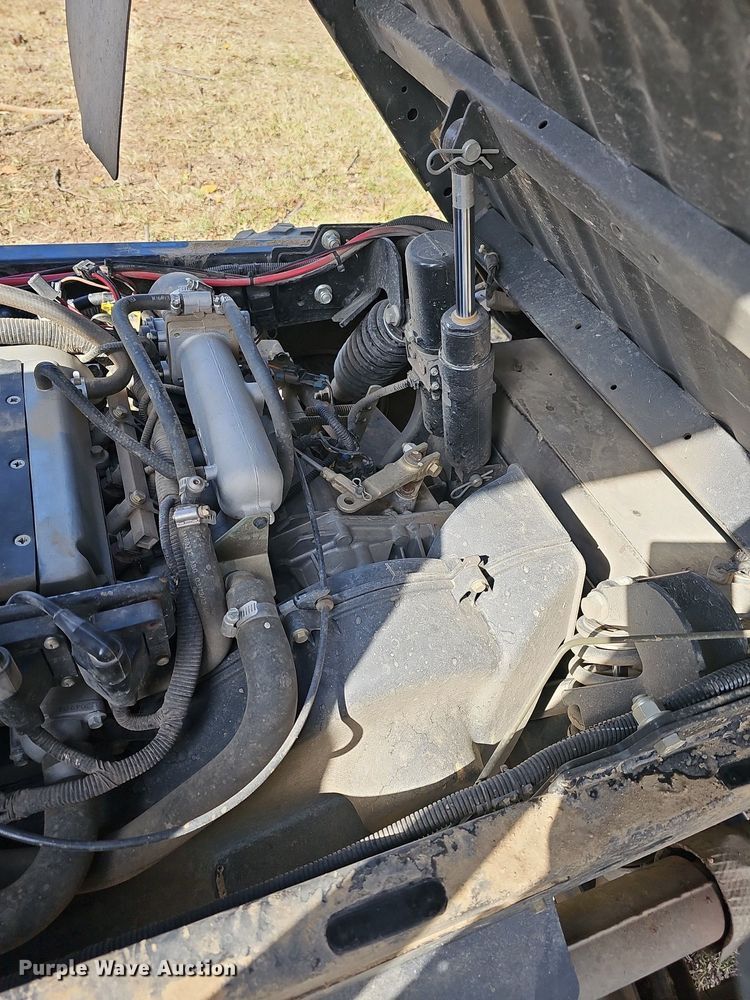 image for item NJ9984 2013 John Deere XUV Gator  utility vehicle