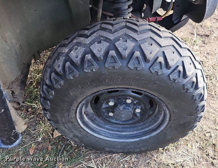 image for item NJ9984 2013 John Deere XUV Gator  utility vehicle