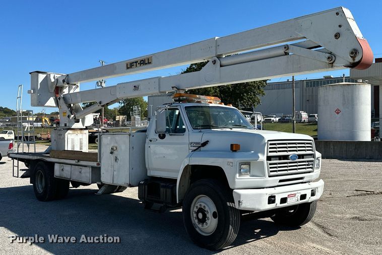 image for item NO9267 1993 Ford F700  bucket truck