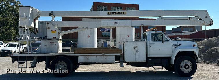 image for item NO9267 1993 Ford F700  bucket truck