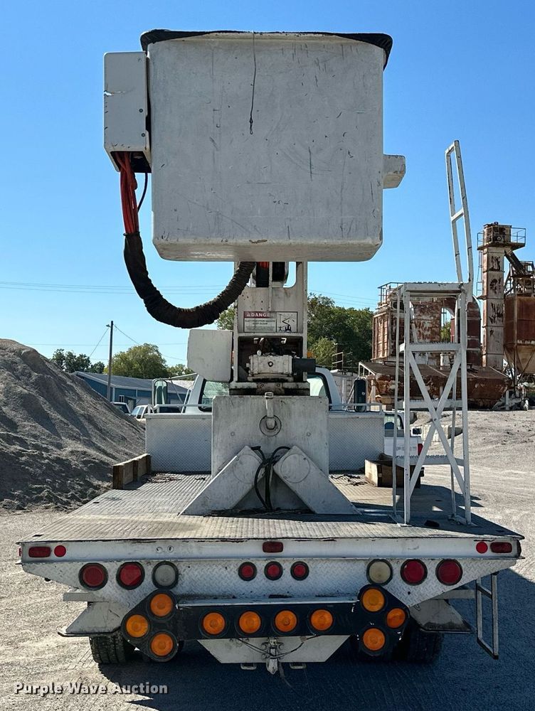 image for item NO9267 1993 Ford F700  bucket truck