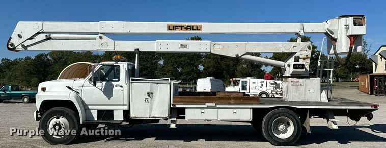 image for item NO9267 1993 Ford F700  bucket truck