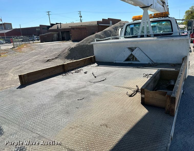image for item NO9267 1993 Ford F700  bucket truck