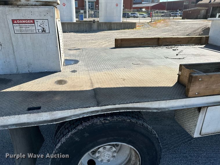 image for item NO9267 1993 Ford F700  bucket truck