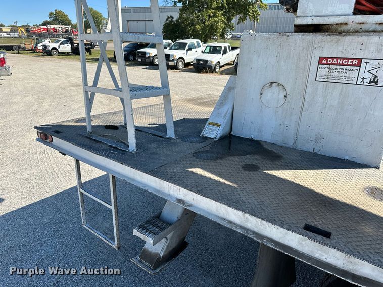 image for item NO9267 1993 Ford F700  bucket truck