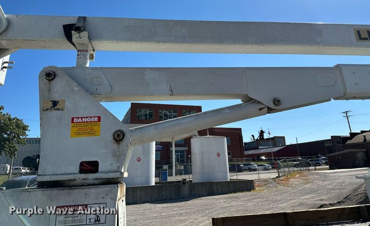 image for item NO9267 1993 Ford F700  bucket truck