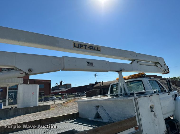 image for item NO9267 1993 Ford F700  bucket truck