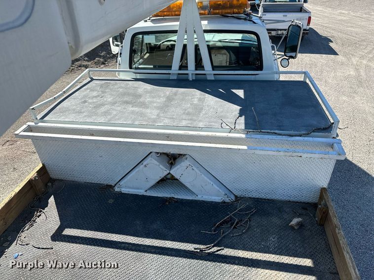 image for item NO9267 1993 Ford F700  bucket truck