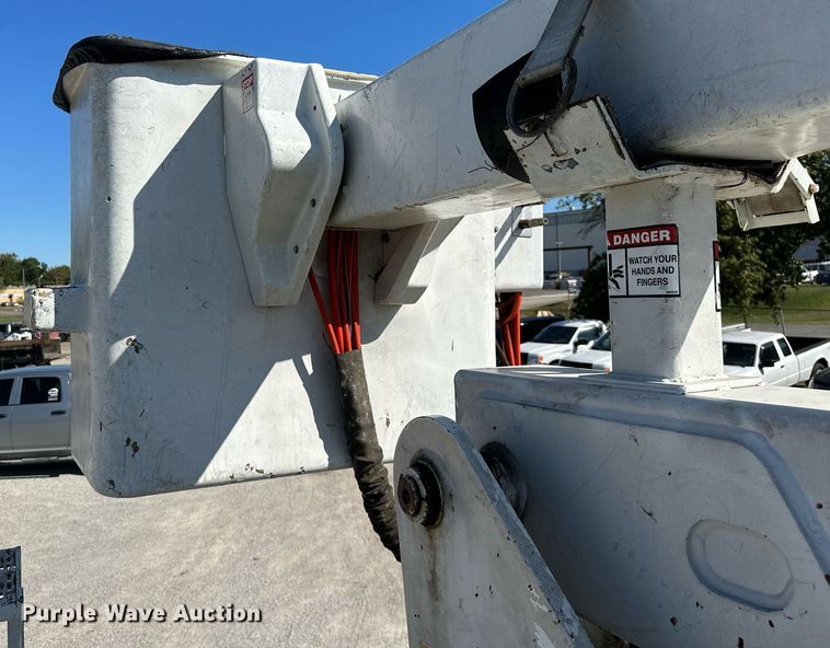 image for item NO9267 1993 Ford F700  bucket truck