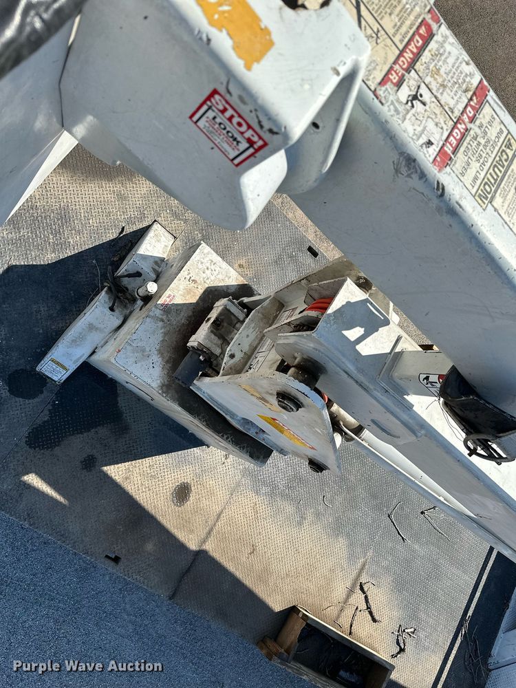 image for item NO9267 1993 Ford F700  bucket truck