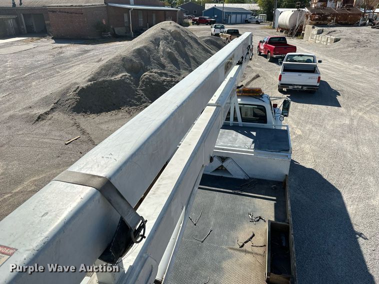 image for item NO9267 1993 Ford F700  bucket truck