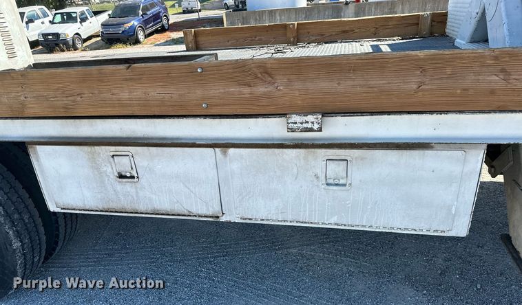 image for item NO9267 1993 Ford F700  bucket truck