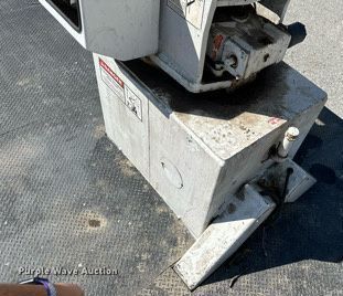 image for item NO9267 1993 Ford F700  bucket truck