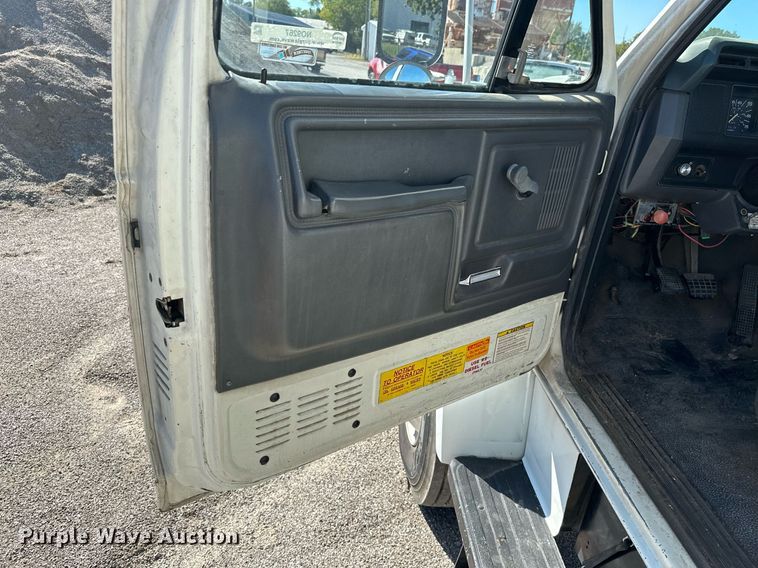 image for item NO9267 1993 Ford F700  bucket truck