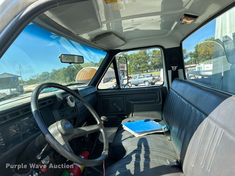 image for item NO9267 1993 Ford F700  bucket truck