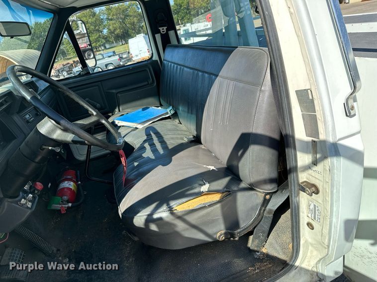 image for item NO9267 1993 Ford F700  bucket truck