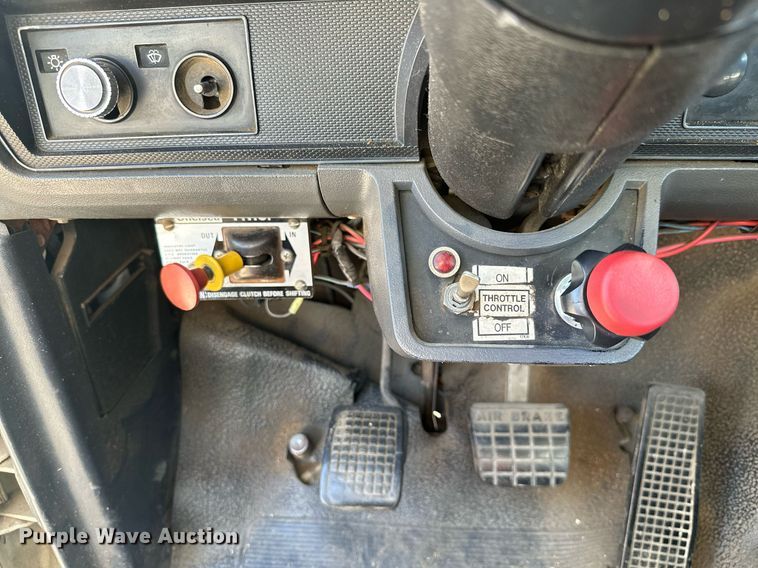 image for item NO9267 1993 Ford F700  bucket truck