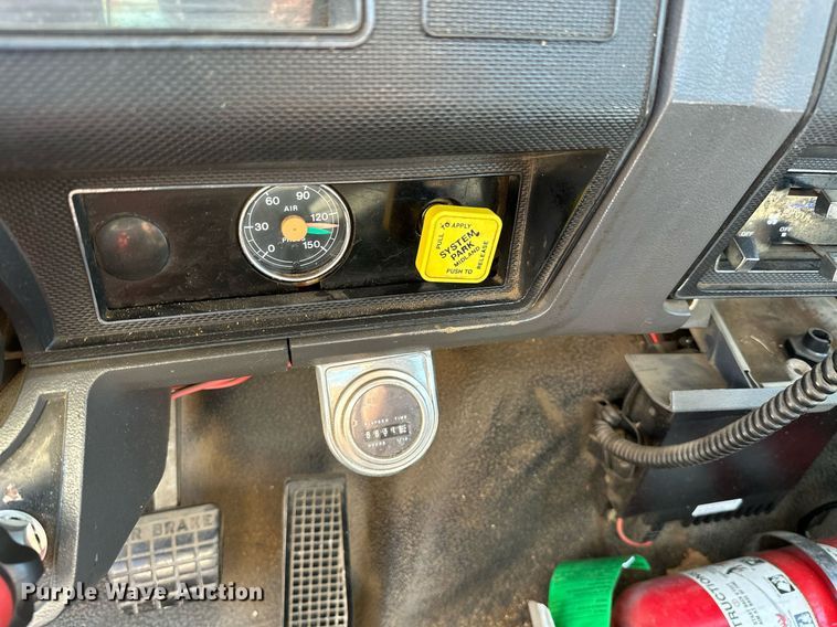 image for item NO9267 1993 Ford F700  bucket truck