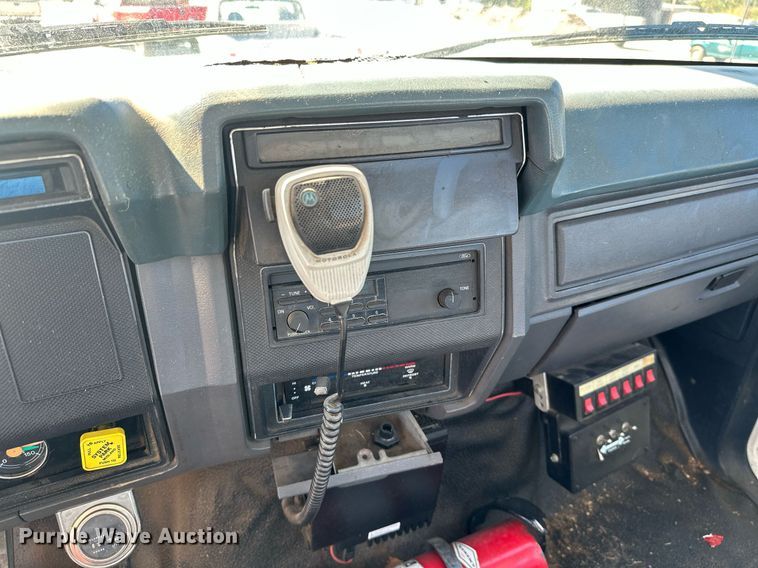 image for item NO9267 1993 Ford F700  bucket truck