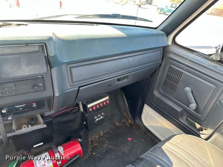 image for item NO9267 1993 Ford F700  bucket truck