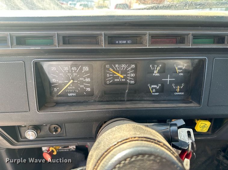 image for item NO9267 1993 Ford F700  bucket truck