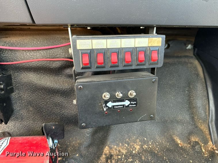 image for item NO9267 1993 Ford F700  bucket truck