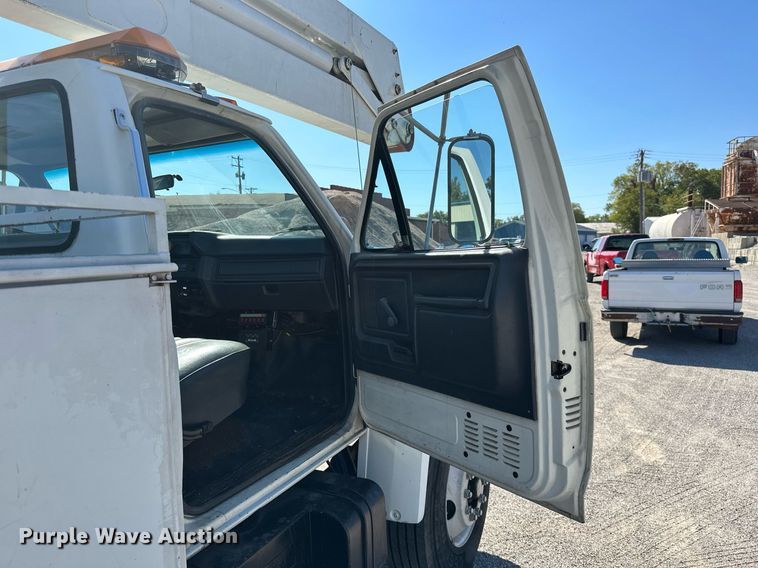 image for item NO9267 1993 Ford F700  bucket truck