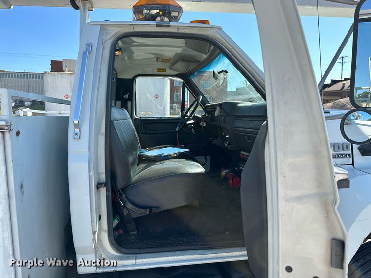image for item NO9267 1993 Ford F700  bucket truck