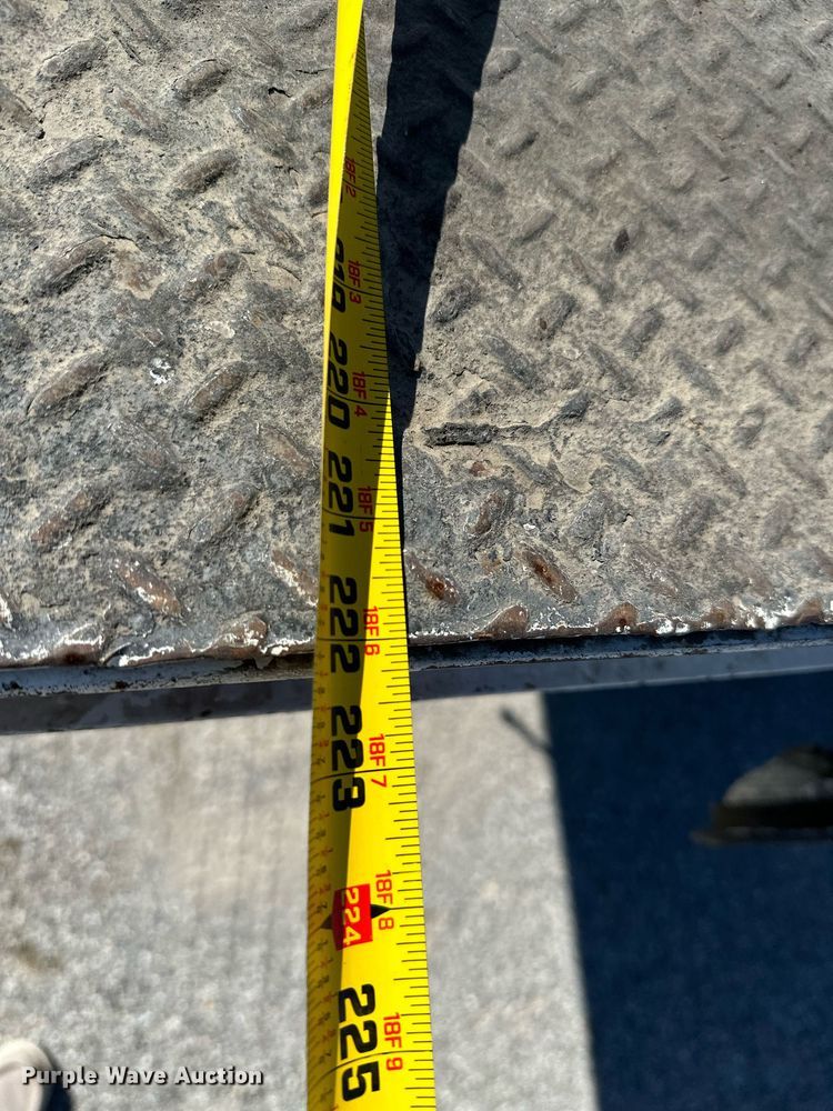 image for item NO9267 1993 Ford F700  bucket truck