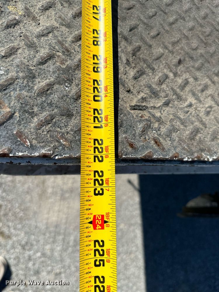 image for item NO9267 1993 Ford F700  bucket truck