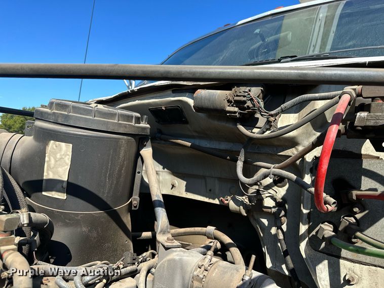 image for item NO9267 1993 Ford F700  bucket truck