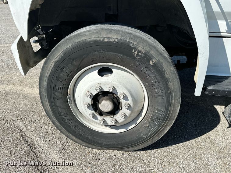 image for item NO9267 1993 Ford F700  bucket truck