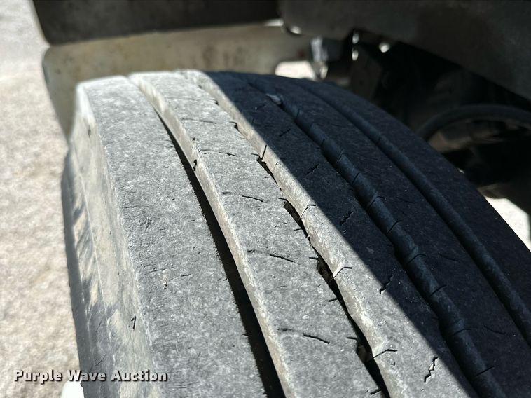 image for item NO9267 1993 Ford F700  bucket truck