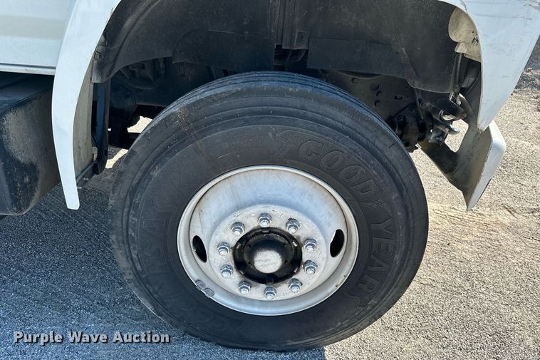 image for item NO9267 1993 Ford F700  bucket truck