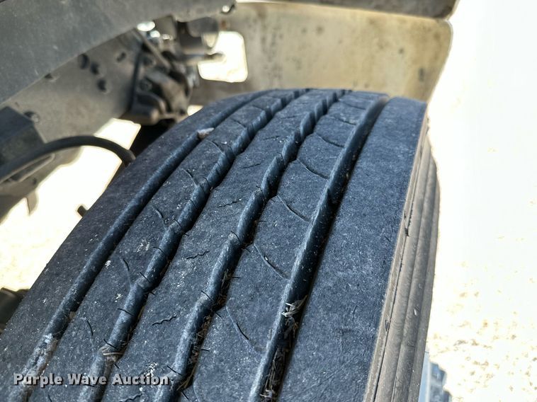 image for item NO9267 1993 Ford F700  bucket truck