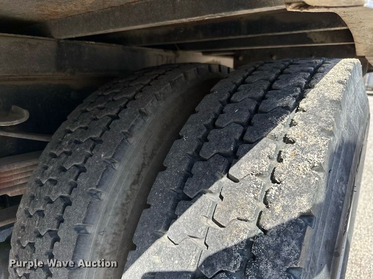 image for item NO9267 1993 Ford F700  bucket truck