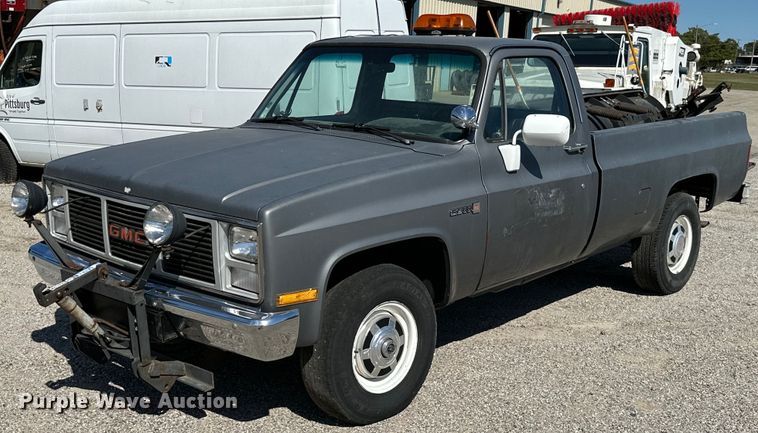 image for item NO9268 1986 GMC Sierra  pickup truck