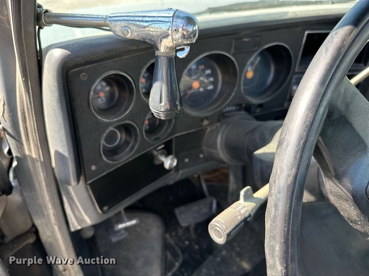 image for item NO9268 1986 GMC Sierra  pickup truck