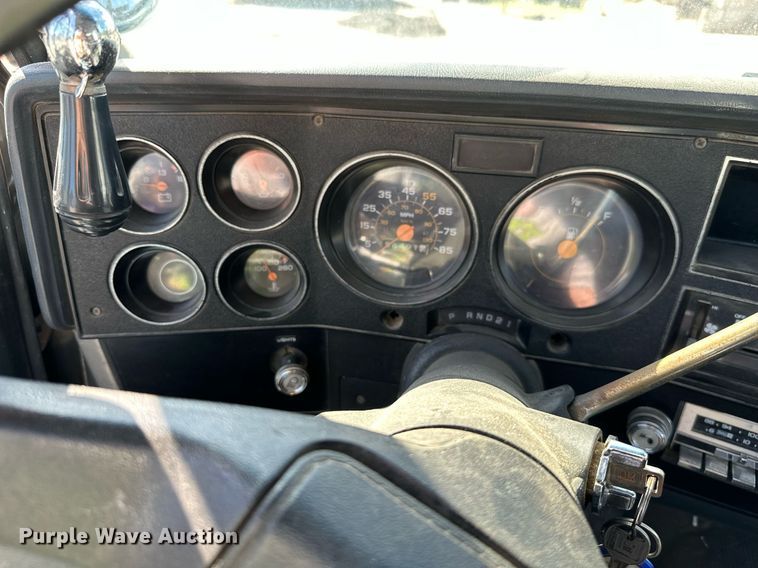 image for item NO9268 1986 GMC Sierra  pickup truck