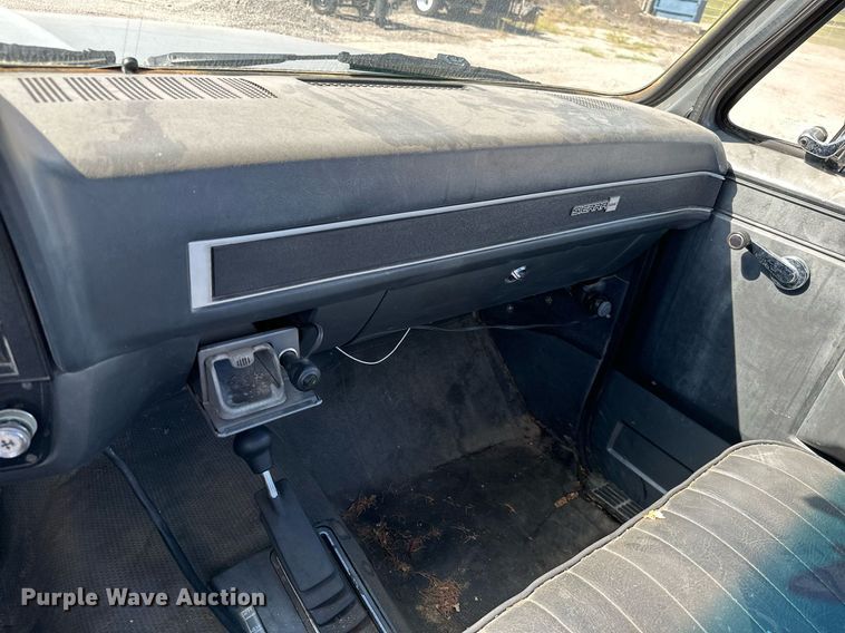 image for item NO9268 1986 GMC Sierra  pickup truck