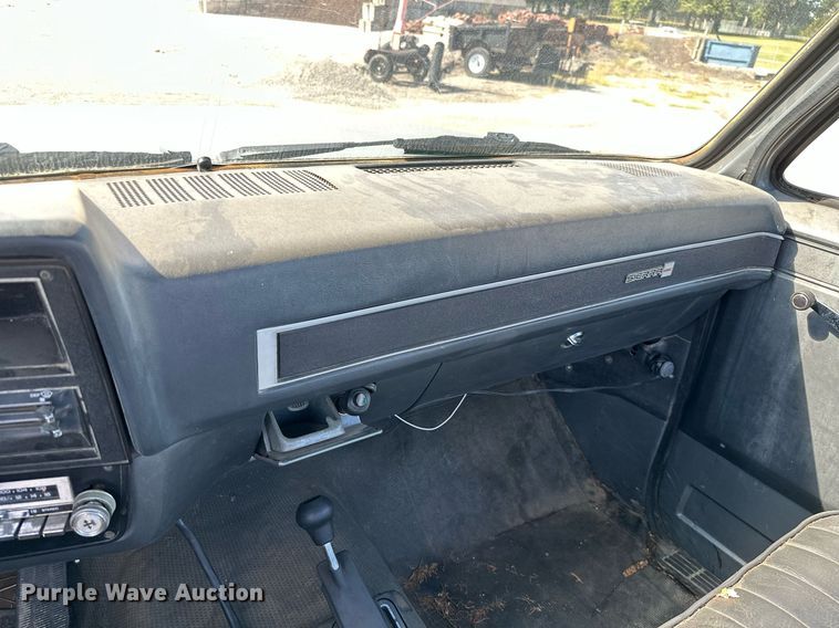 image for item NO9268 1986 GMC Sierra  pickup truck