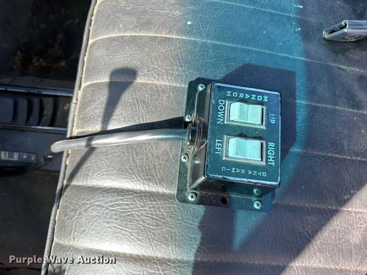 image for item NO9268 1986 GMC Sierra  pickup truck