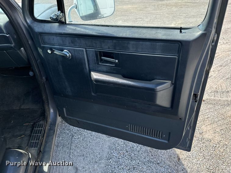 image for item NO9268 1986 GMC Sierra  pickup truck