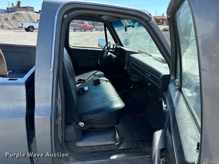 image for item NO9268 1986 GMC Sierra  pickup truck