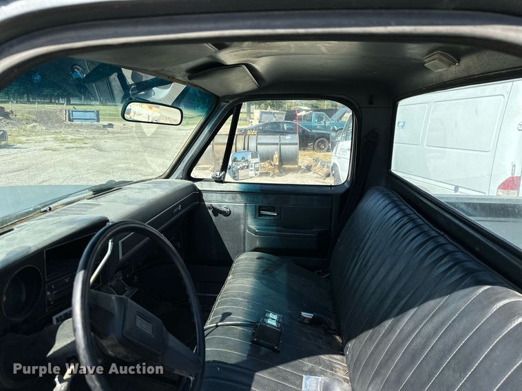 image for item NO9268 1986 GMC Sierra  pickup truck