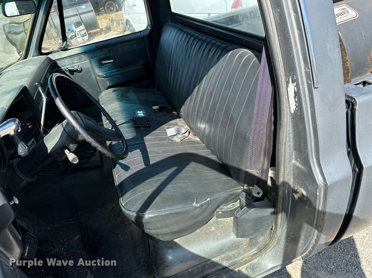 image for item NO9268 1986 GMC Sierra  pickup truck