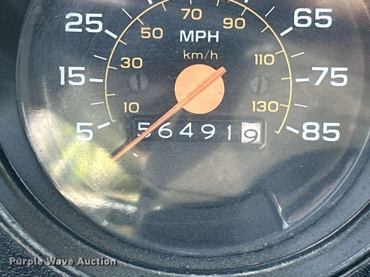 image for item NO9268 1986 GMC Sierra  pickup truck