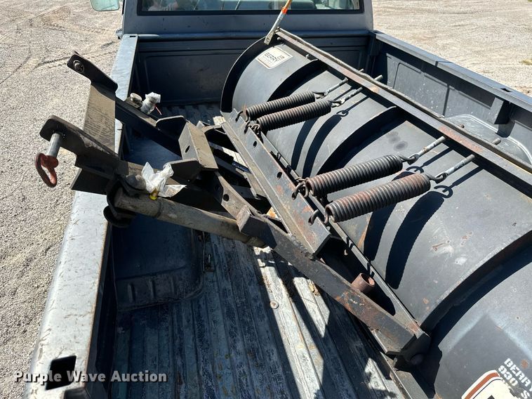 image for item NO9268 1986 GMC Sierra  pickup truck